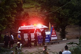Tailandia , rescatan a 6 de los niños atrapados en cueva