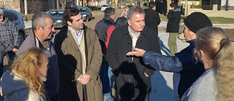 Se desarrollan tareas de pavimentación en el barrio 12 de Octubre