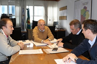 El intendente Gay realizó gestiones para la terminación de más de 400 viviendas