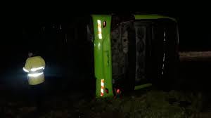 Volcó un micro de la empresa Vía Tac en la ruta 88: cerca de Miramar , una mujer murió.