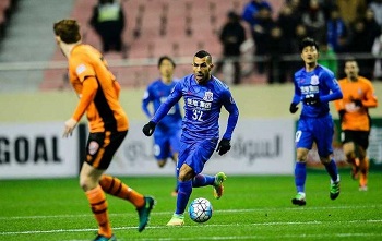 Los chinos critican a Tevez por regresar a la Argentina.