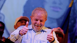 Un juez brasileño ordena liberación del expresidente brasileño Lula Da Silva