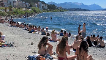 Bariloche habilita playas en los lagos Nahuel Huapi y Gutiérrez