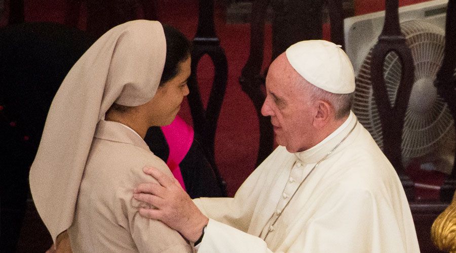 Francisco autorizó a las monjas a utilizar las redes sociales