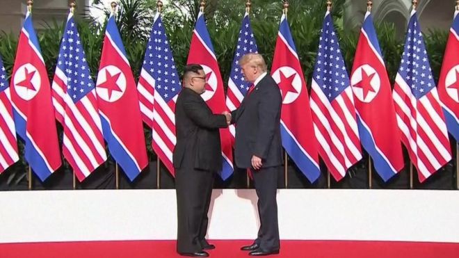 Histórico: la cumbre entre Estados Unidos y Corea del Norte arrancó con un apretón de manos.