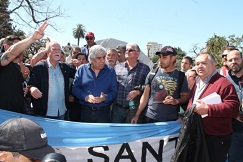 Hugo Moyano estuvo con los trabajadores del Astillero y dió un emotivo mensaje.