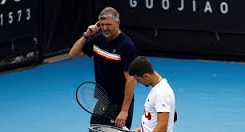 Djokovic en Roma:  recibió  un botellazo mientras firmaba autógrafos