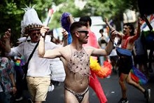 Marcha del Orgullo 2024: las mejores fotos de una jornada repleta de color pese a la lluvia y el mal tiempo