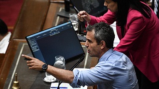 Martín Menem firmó la resolución y se dió marcha atrás con el aumento a Diputados.