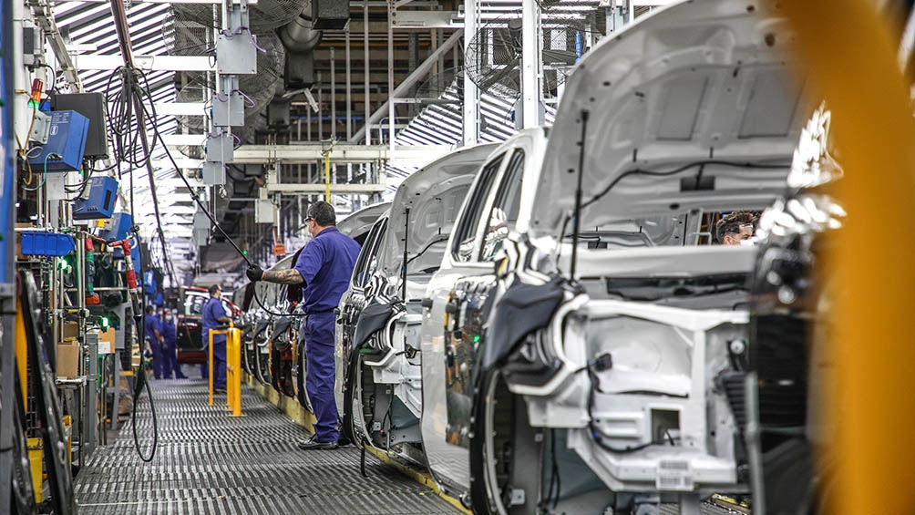 En enero, la producción nacional de vehículos creció 45,8% interanual