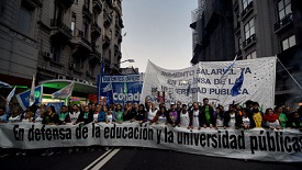 Universidades dan clases públicas en Plaza de Mayo en reclamo por el veto al presupuesto