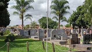 Vandalizaron las tumbas de Carlos Menem y su hijo en el cementerio islámico de La Matanza