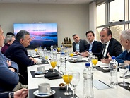El intendente mantuvo una jornada de trabajo con el presidente de YPF, Horacio Marín, en el Puerto de Bahía Blanca
